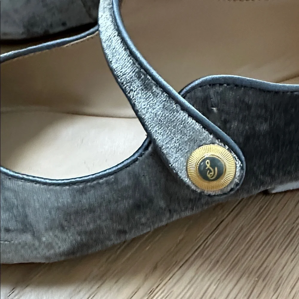 🦋1/2 OFF ENDS TONIGHT ONLY🦋Silver grey velvet Mary Jane flats🦋 - Picture 3 of 10